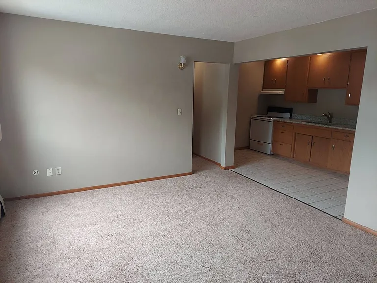 804 6th St NW — Photo 3