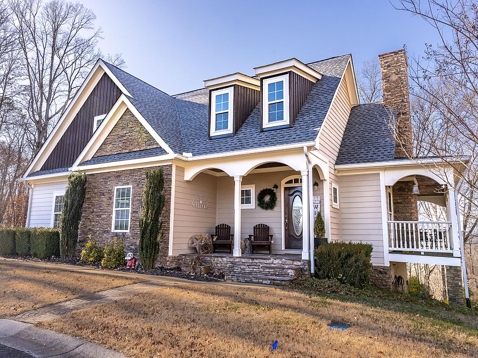 1st image of 235 Magnolia Ct