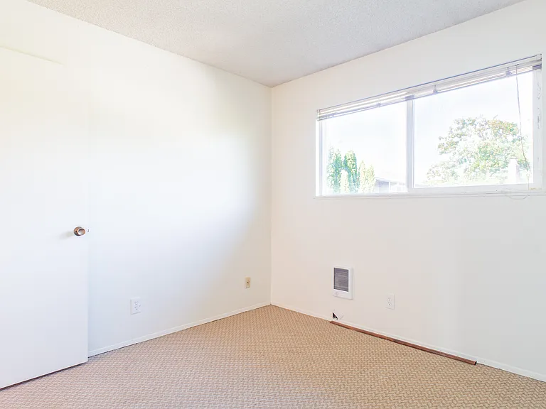 SE Francis St — Photo 11