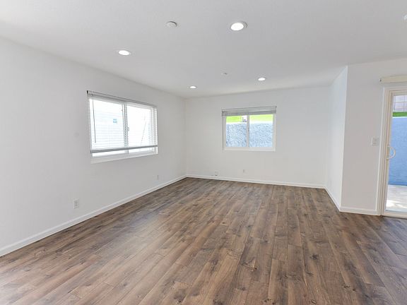 4th image of 257 Avenida Victoria