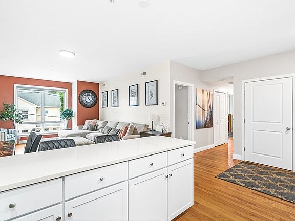 5th image of 15 Guild St #302
