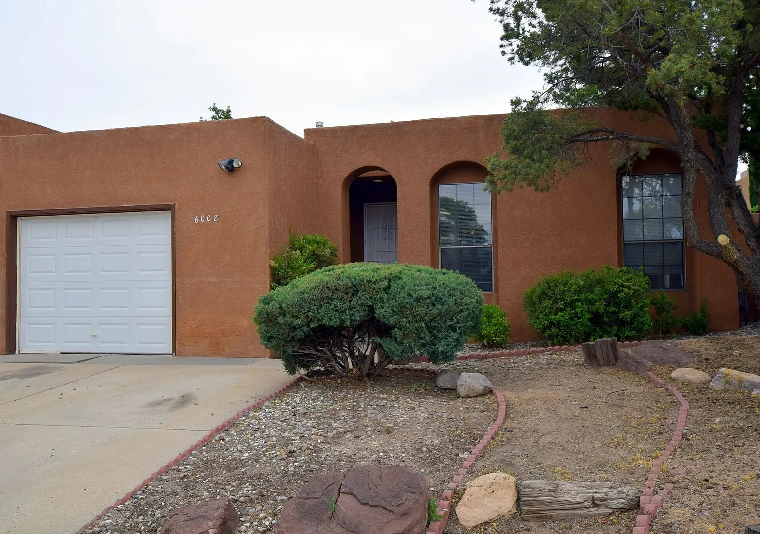 2 Master Suites, Private Backyard! Bonus Enclosed screen porch/patio! Call today! — Photo 1