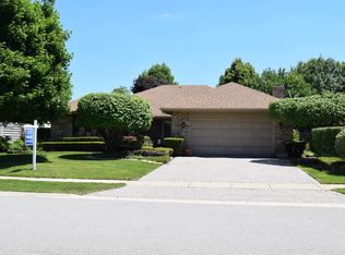 231 Fairway Dr, Prospect Heights, IL 60070