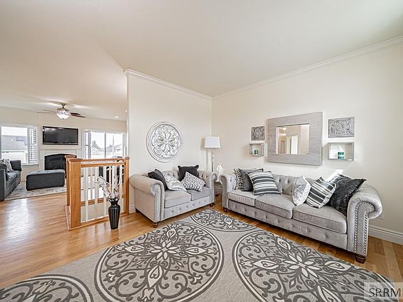 3rd image of 591 Terra Vista Dr