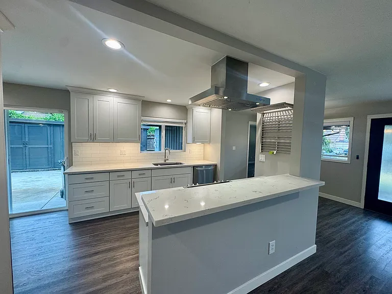 7513 28th Ave SW — Photo 1