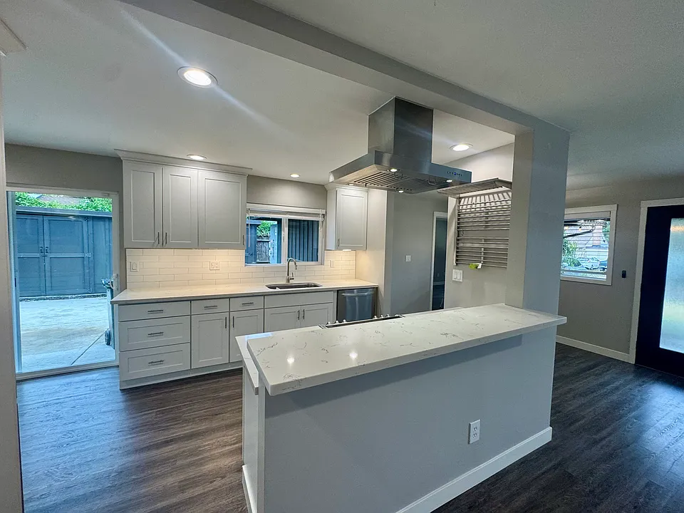 7513 28th Ave SW