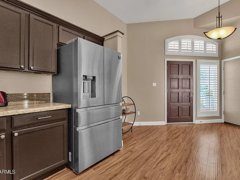 1138 E Amberwood Dr — Photo 12