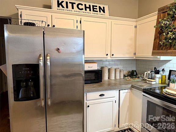 5th image of 3320 Creek Trail Rd