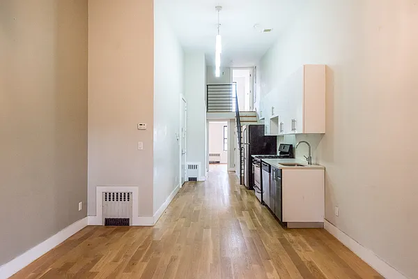 Rented by Nooklyn NYC LLC | media 17