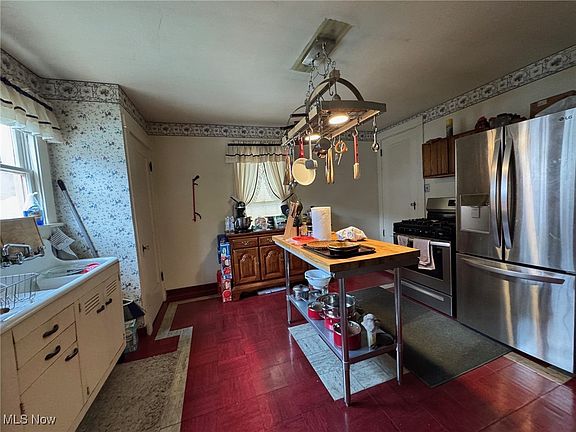 4th image of 1113 Virginia St