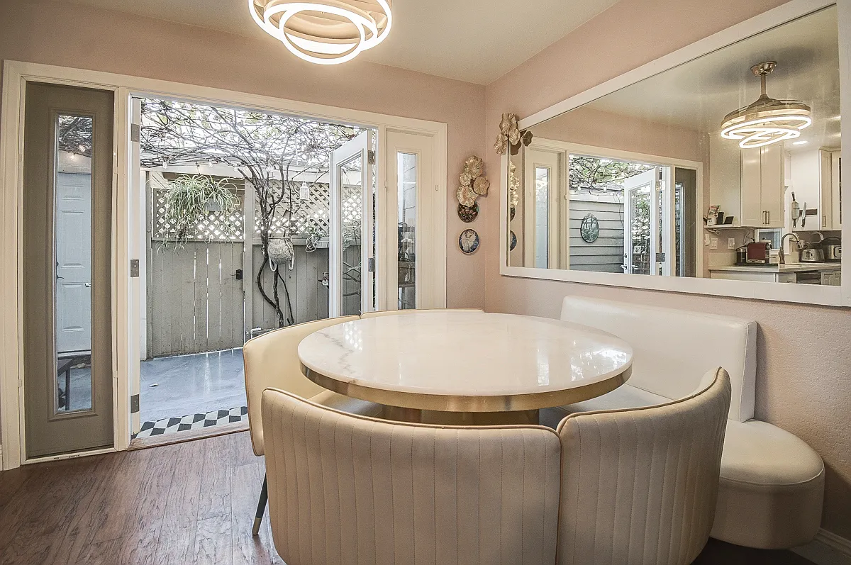 3 bed, 2.5 bath, 1350 sqft, $5,200 — Photo 2