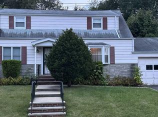 433 Maple Hill Dr, Hackensack, NJ 07601