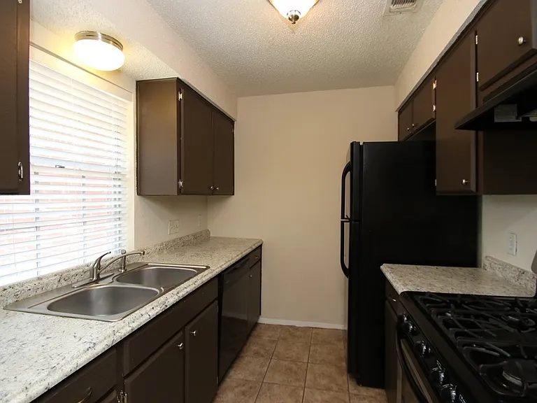 7017 Crosswood Dr — Photo 5