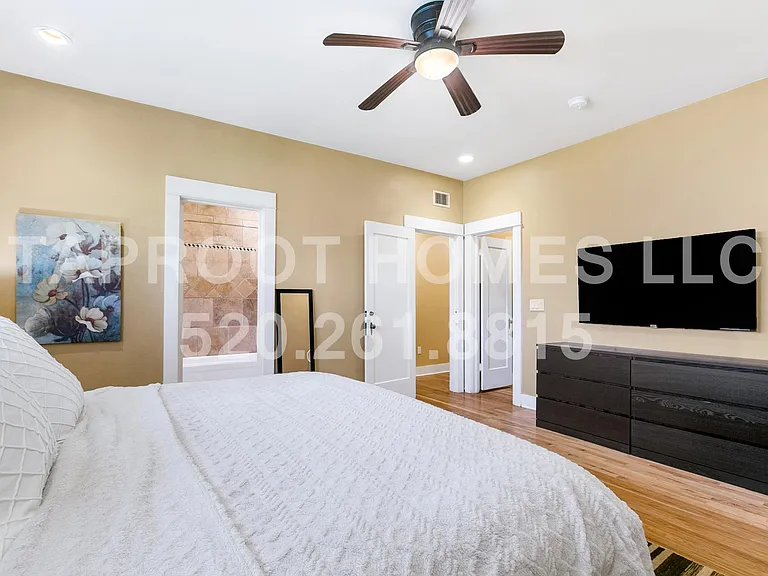 1911 E Hawthorne St — Photo 17