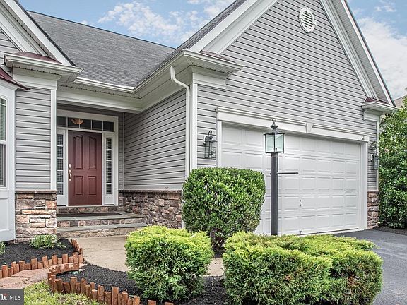 4th image of 31 Iris Ln