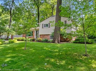 5872 Warbler Dr, Clarkston, MI