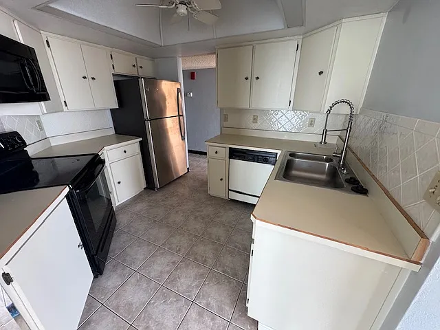 1 Oceans West Blvd #19B2 — Photo 29