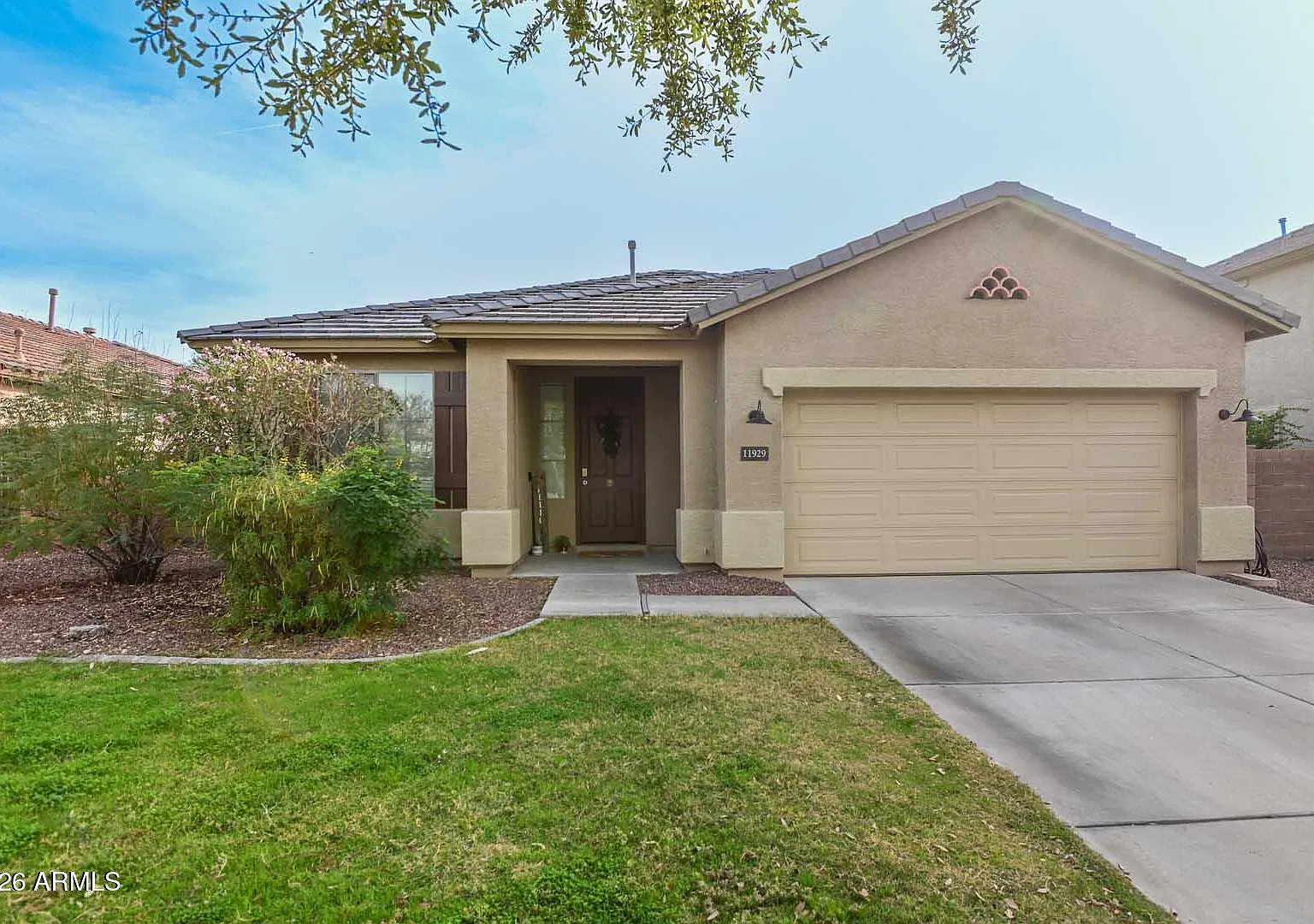 4 bed, 2.0 bath, 2052 sqft, $2,550 — Photo 2
