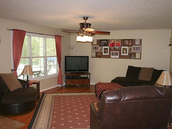 3rd image of 221 Courtland Dr