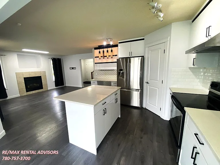 208 79th St SW — Photo 3