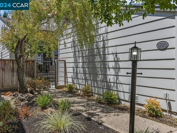 1720 Saint Andrews Dr, Moraga, CA 94556