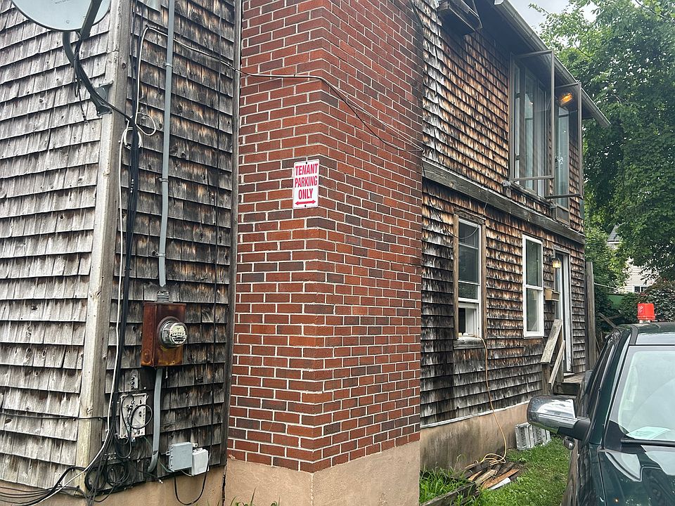 2nd image of 176 Burbank St