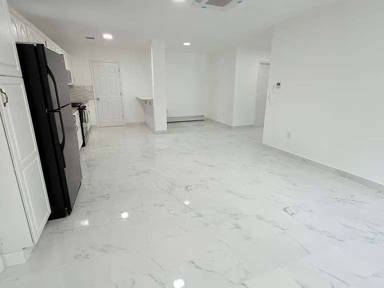 22 Roosevelt St #1 — Photo 4