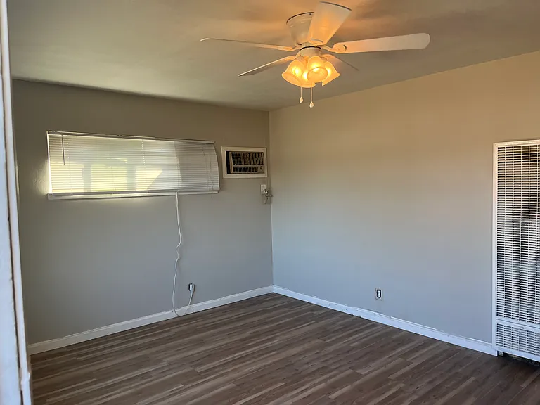 1150 Smith Ln — Photo 1