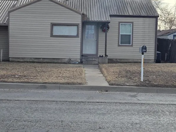 1208 E 1st St, Stratford, TX 79022