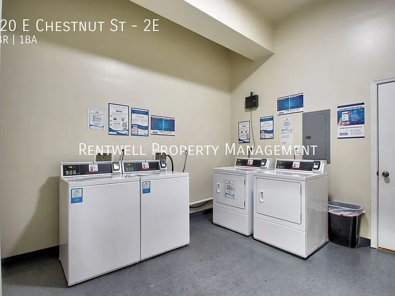 220 E Chestnut St #2E — Photo 12