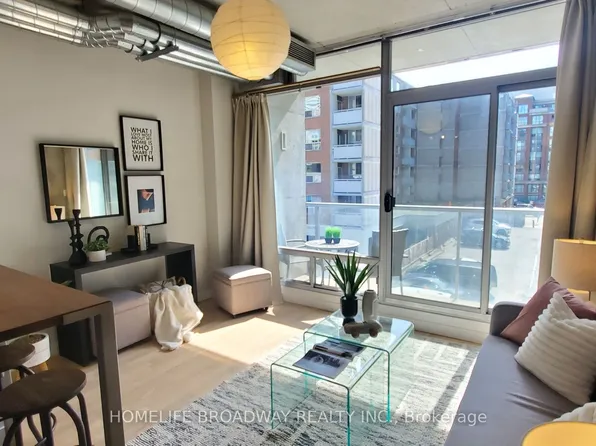169 John St #303, Toronto, ON M5T 1X3