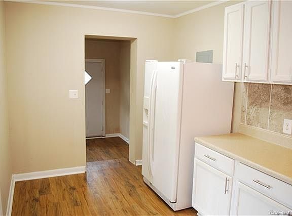 5th image of 221 N Watterson St
