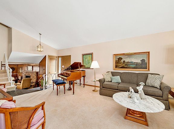 2nd image of 1517 Raymond Ave
