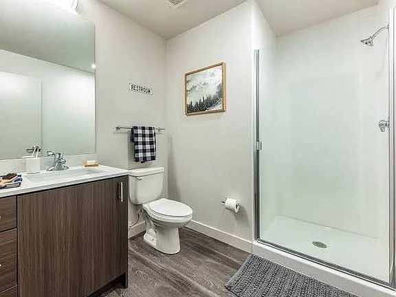 3rd image of 950 W Royal Blvd #1