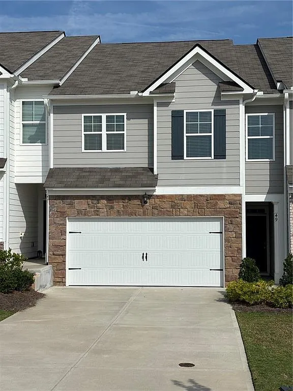 3 bed, 2.5 bath, 2438 sqft, $2,250 — Photo 2
