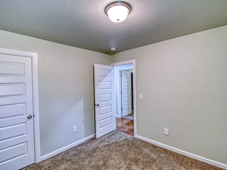 2713 Clifton Ter — Photo 20