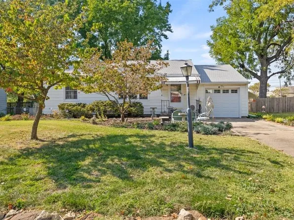 5824 Cedar Ave, Raytown, MO 64133