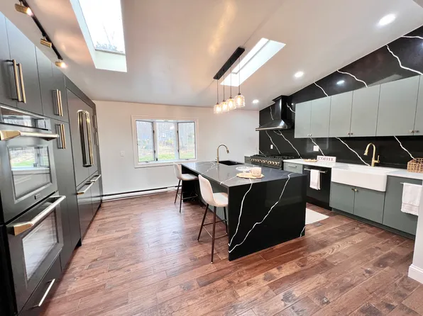 12 Haring Dr, Old Tappan, NJ 07675