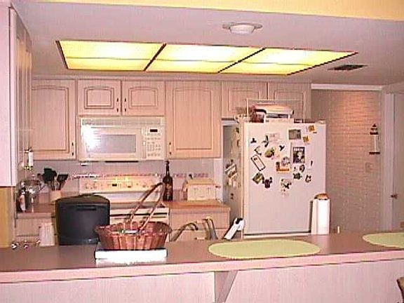 Kitchen Open to Fam/RM