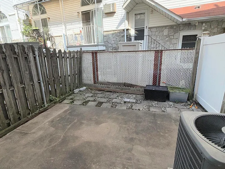 84 Church Ave — Photo 3