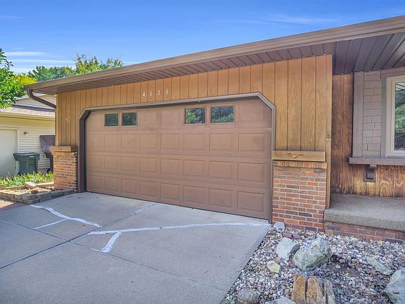 2nd image of 4616 Linden Dr