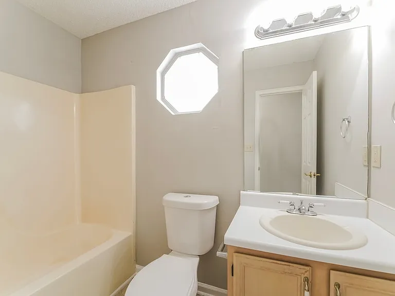 1464 Cain Ct N — Photo 17