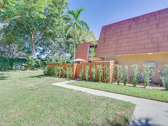 4th image of 413 Live Oak Ln #214-A