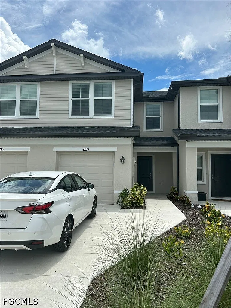 3 bed, 2.5 bath, 1378 sqft, $1,800 — Photo 1