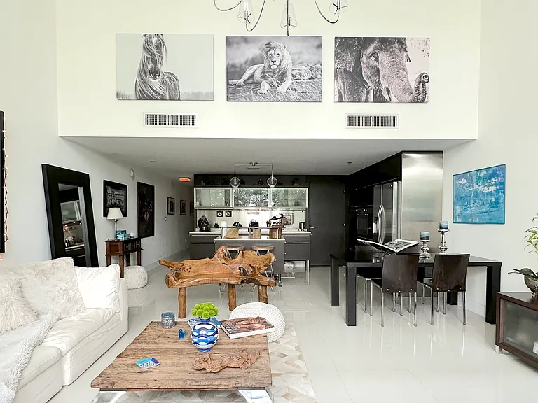 6000 Collins Ave #509 — Photo 10