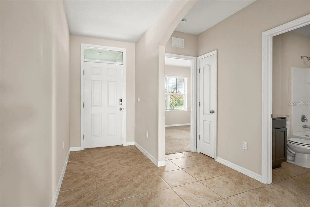 3 bed, 2.0 bath, 1725 sqft, $2,200 — Photo 3