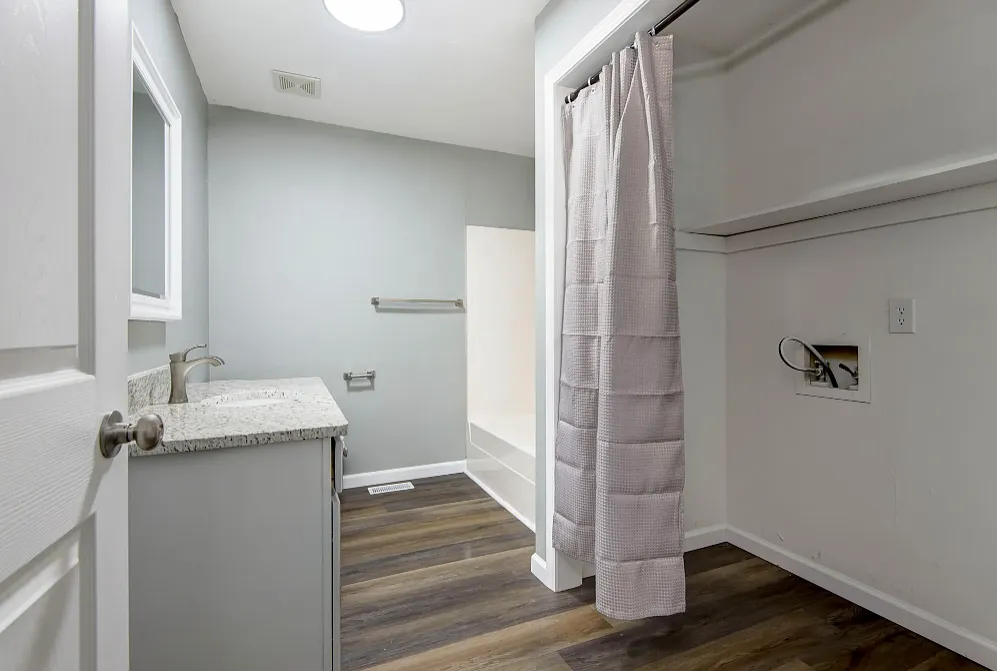 2 bed, 1.0 bath, 800 sqft, $900 — Photo 4