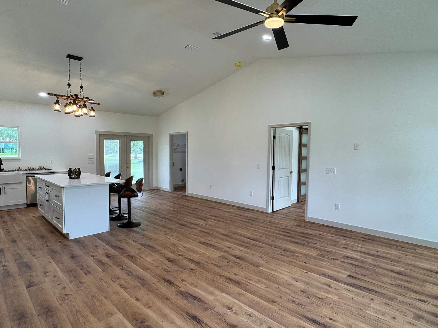 3 bed, 1500 sqft, $2,400 — Photo 3