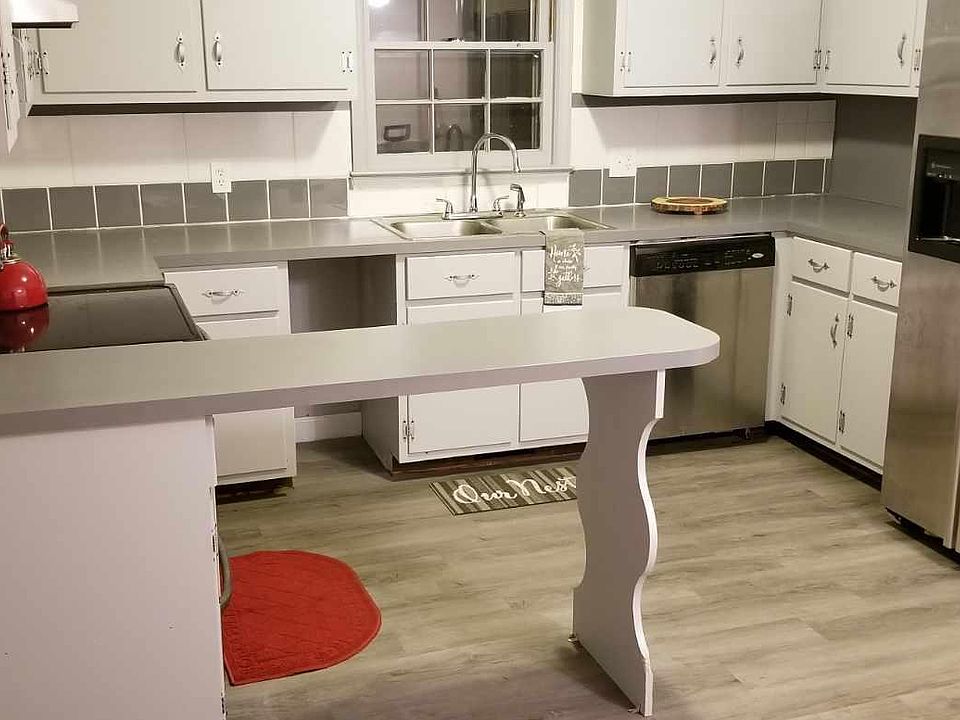Beautiful updated kitchen with backsplash and modern oak grey hardwoods comes with stainless appliances.