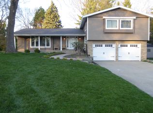 628 Greenbrier Dr SE, Grand Rapids, MI 49546